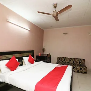 Oyo 24672 Bharat Hotel Delhi (National Capital Territory of India)
